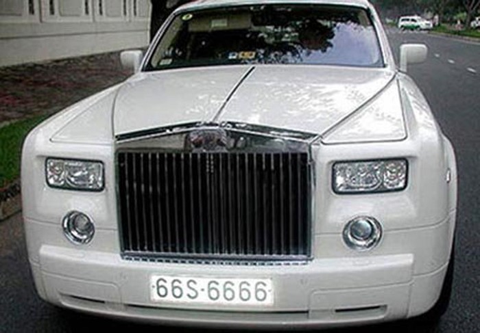 Rolls-Royce của cường đôla lắp biển tứ quý 6 giả làm tốn biết bao giấy mực.